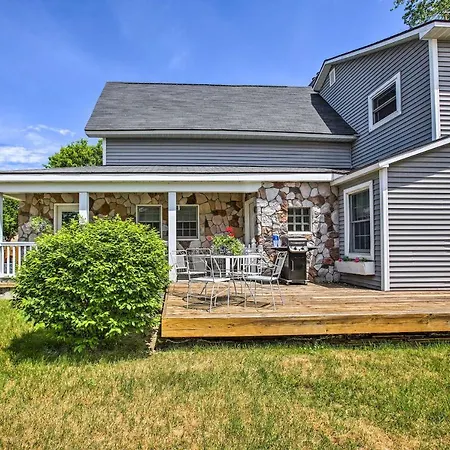 Elegant Stone Cottage Steps To Crystal Lake Beach